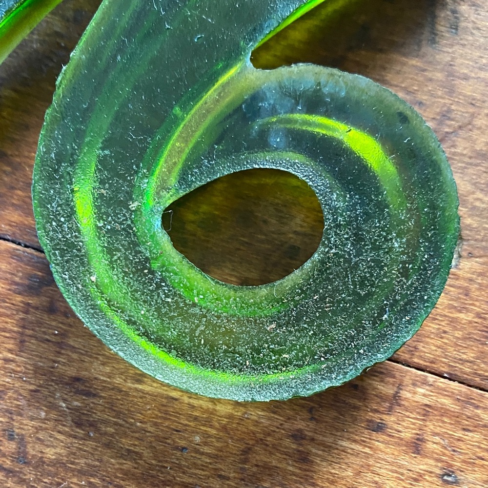 Vintage Mid Century Lucite or Acrylic Green Seahorse Wall Decor - Picture 6 of 9